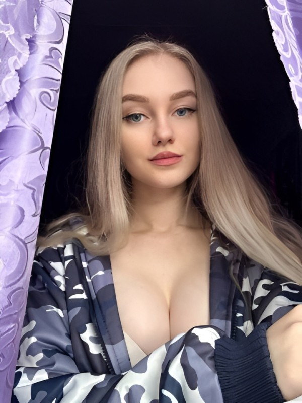 Ярослава привлекательная девушка из Бобруйска цена от 2500 руб