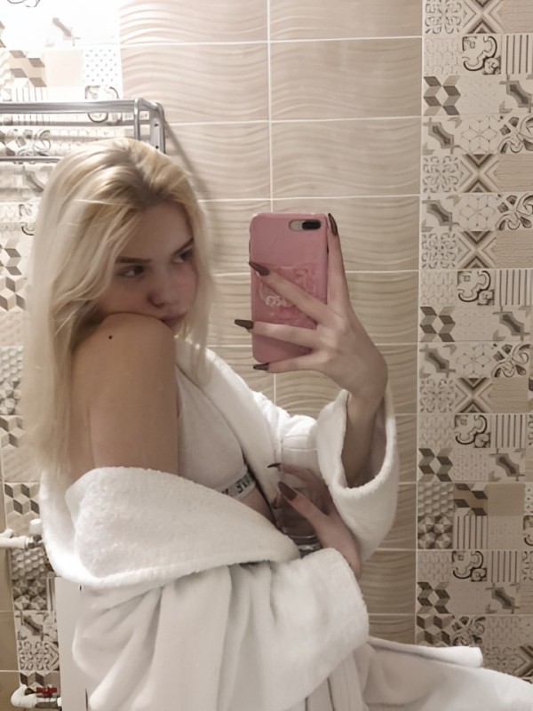 Юля привлекательная девушка из Бобруйска цена от 10000 руб