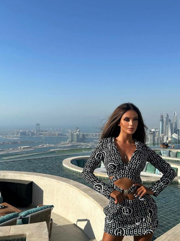 Дина привлекательная девушка из Бобруйска цена от 3500 руб